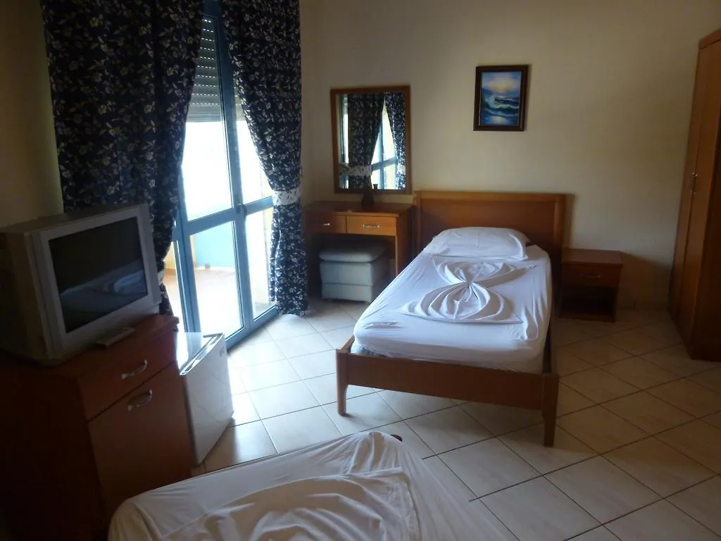 Hotel Pavaresia Vlore 4*,