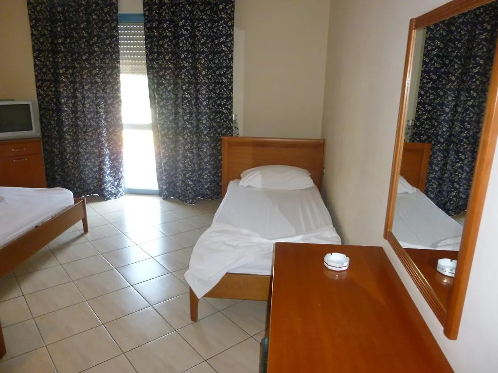 Hotel Pavaresia Vlorë 4*,