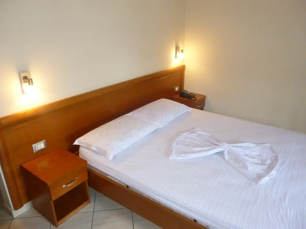 Hotel Pavaresia Vlorë 4*,